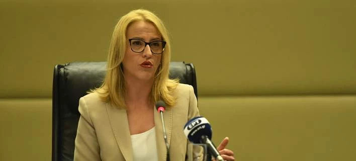 Δούρου: Οι δήμοι χαρακτηρίζουν τα κτίσματα ως αυθαίρετα, η περιφέρεια τα γκρεμίζει